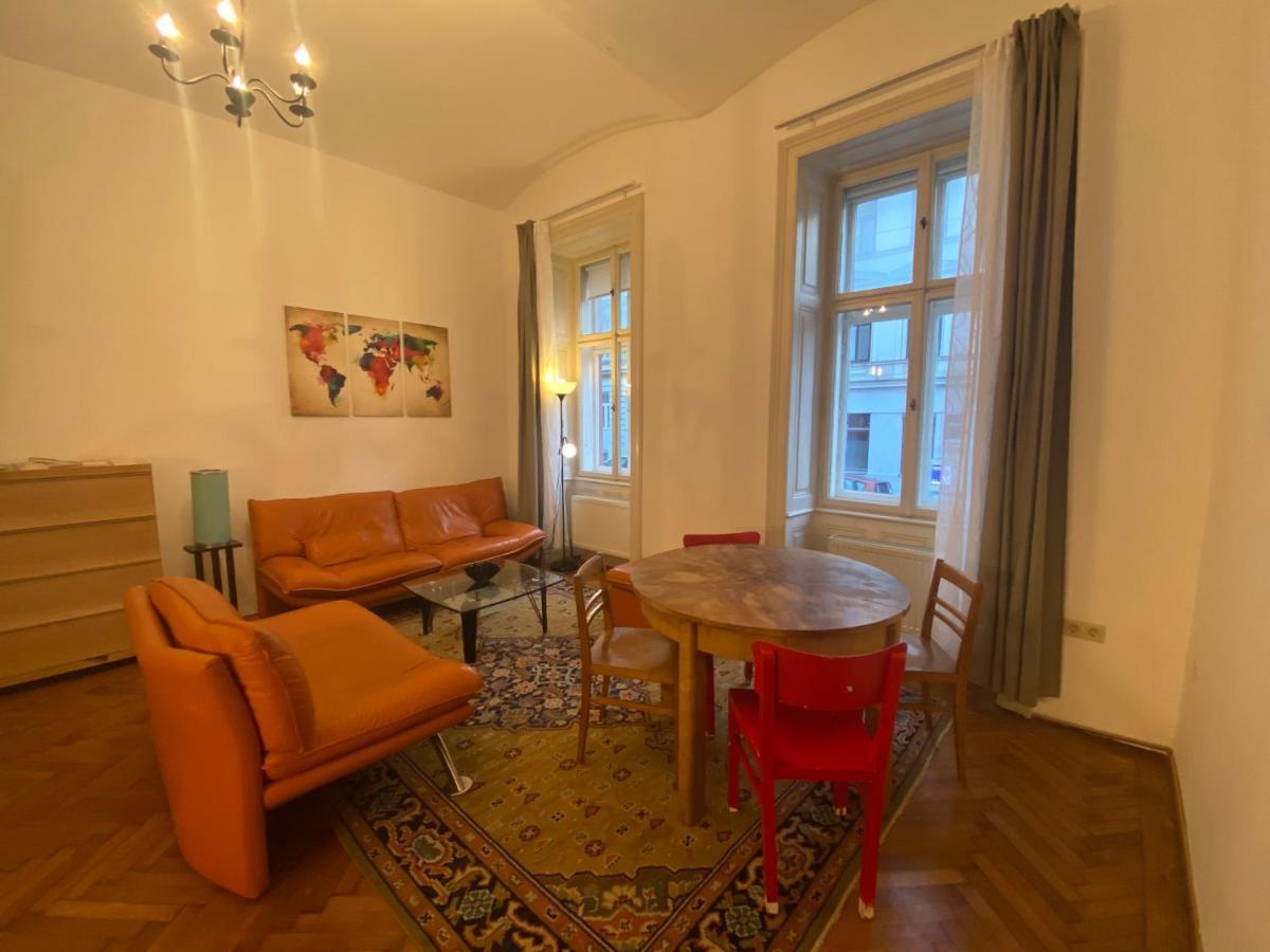 Charming Loft In Margareten District Of فيينا الغرفة الصورة